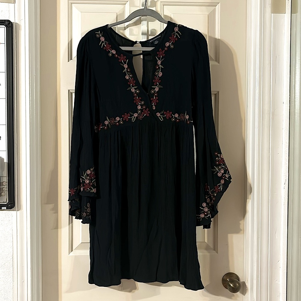 *SOLD* AMERICAN EAGLE BELL SLEEVE FLORAL DRESS